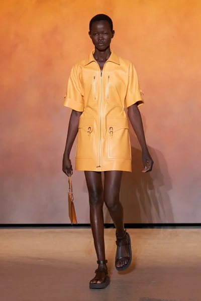 Look 30